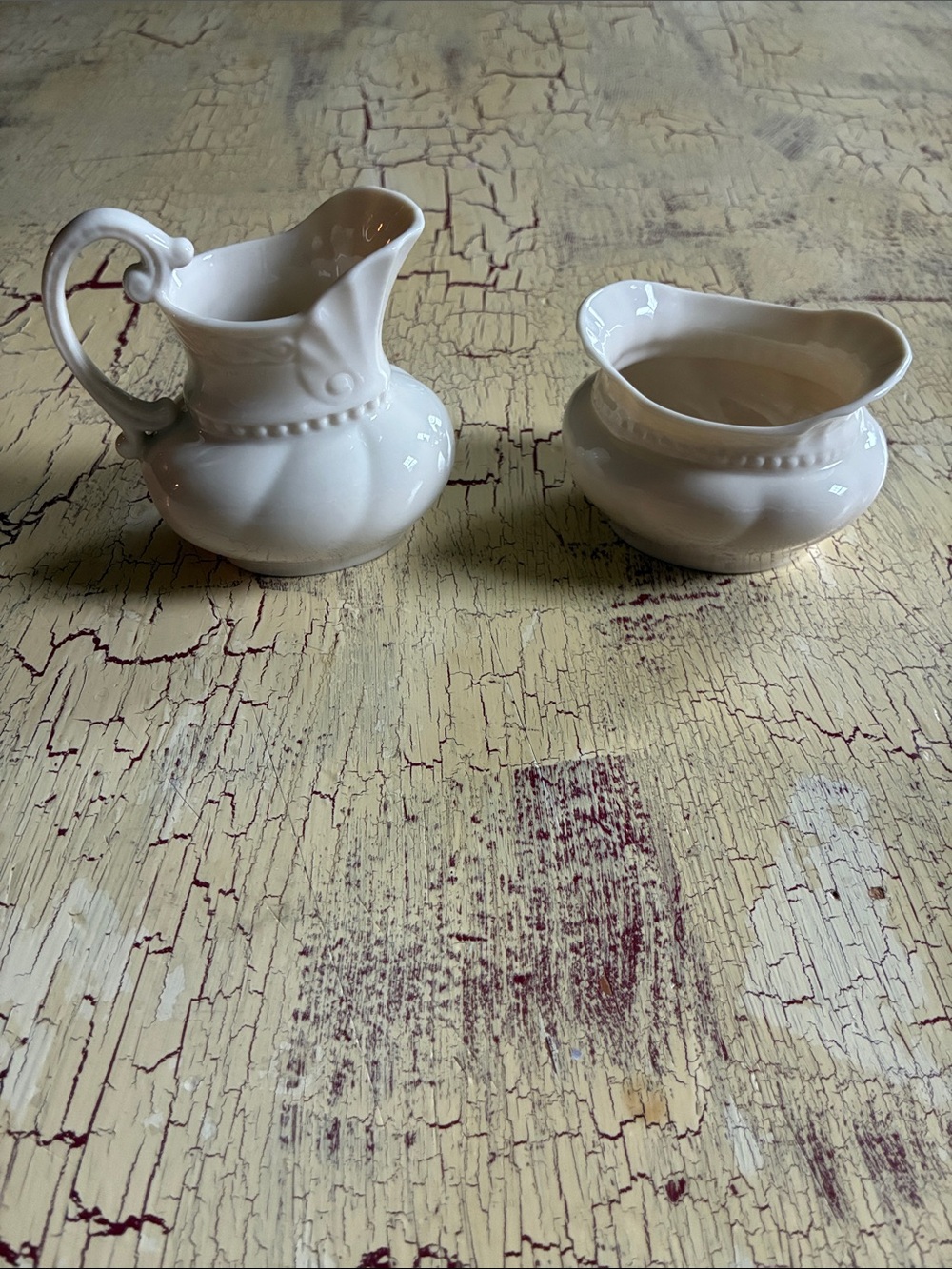 Lenox Colonial collection Creamer and Sugar Set with Bead Detail